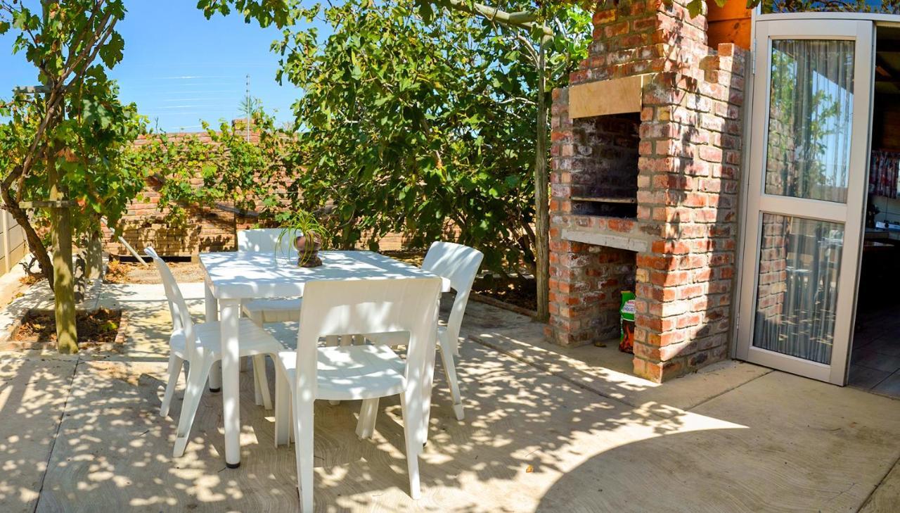 Palm Cottage - Colchester - 5Km From Elephant Park Ngoại thất bức ảnh